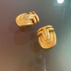 Gold tone Etruscan looking earrings